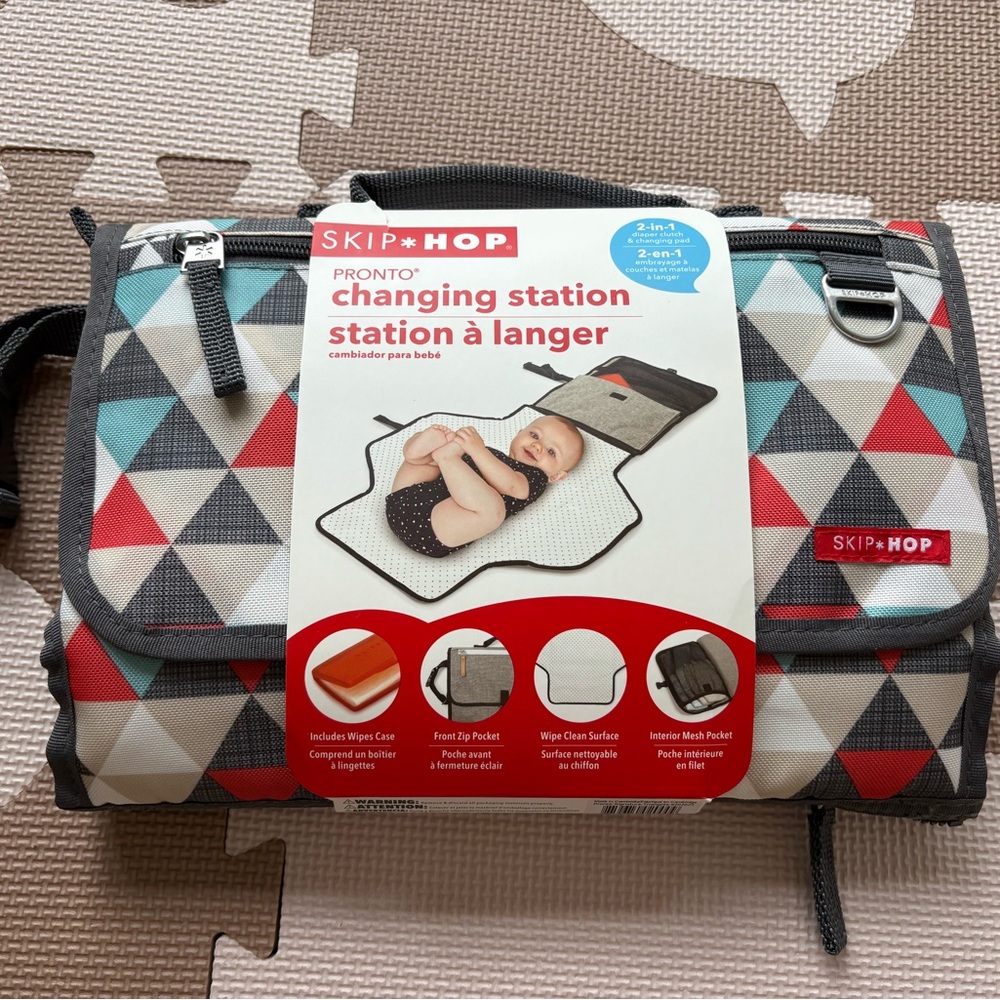 Skip Hop Pronto Changing Station with Triangles